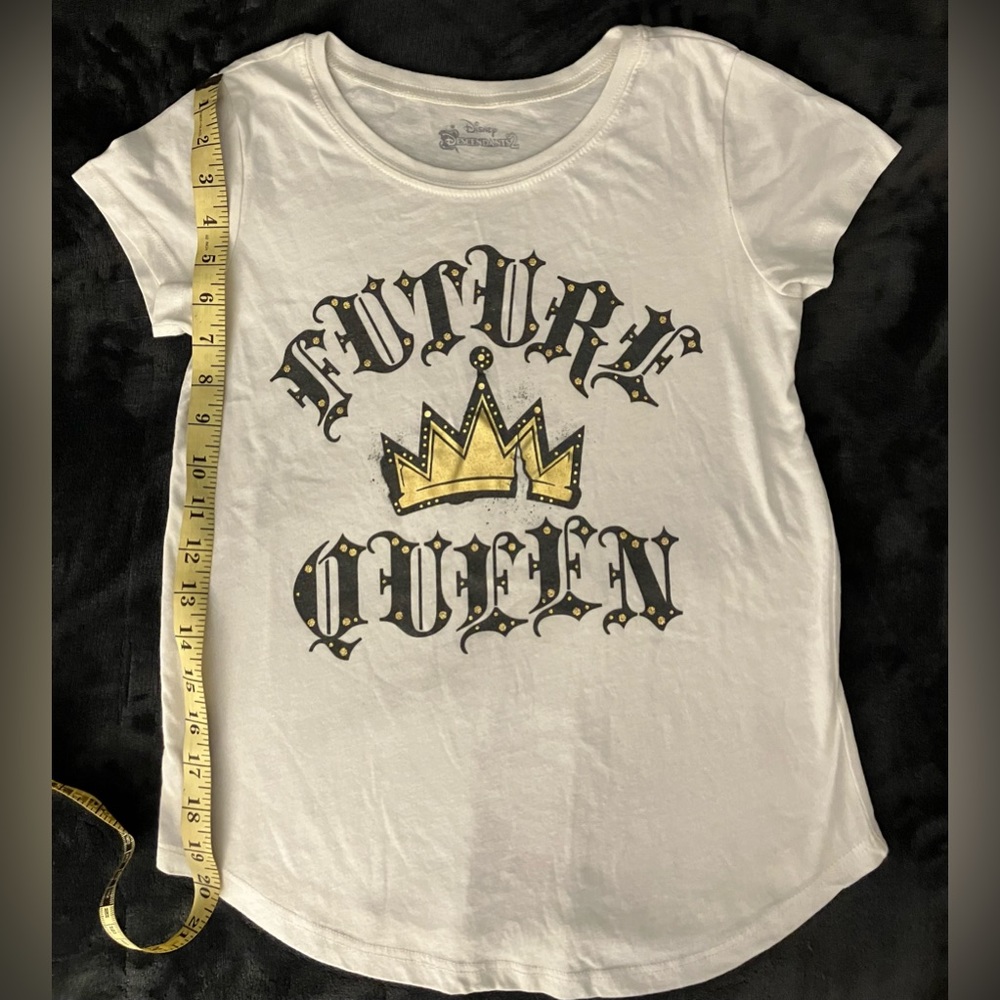 RARE Disney Descendants2 future queen T-shirt top-L